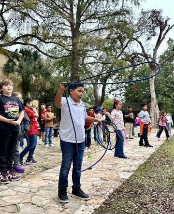students practice lassoing.